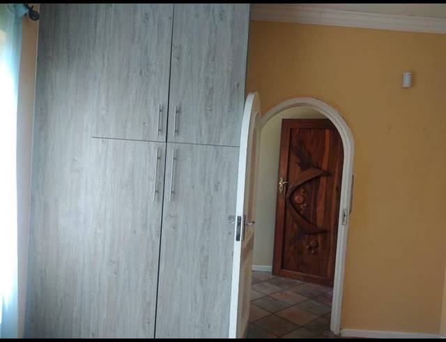 5 BEDROOM HOUSE FOR SALE IN ROOIHUISKRAAL NORTH